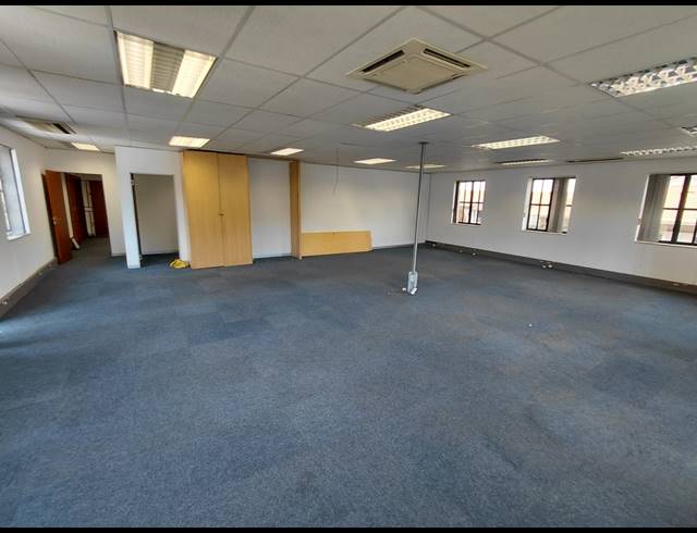 340M² OFFICE TO LET IN BRYANSTON